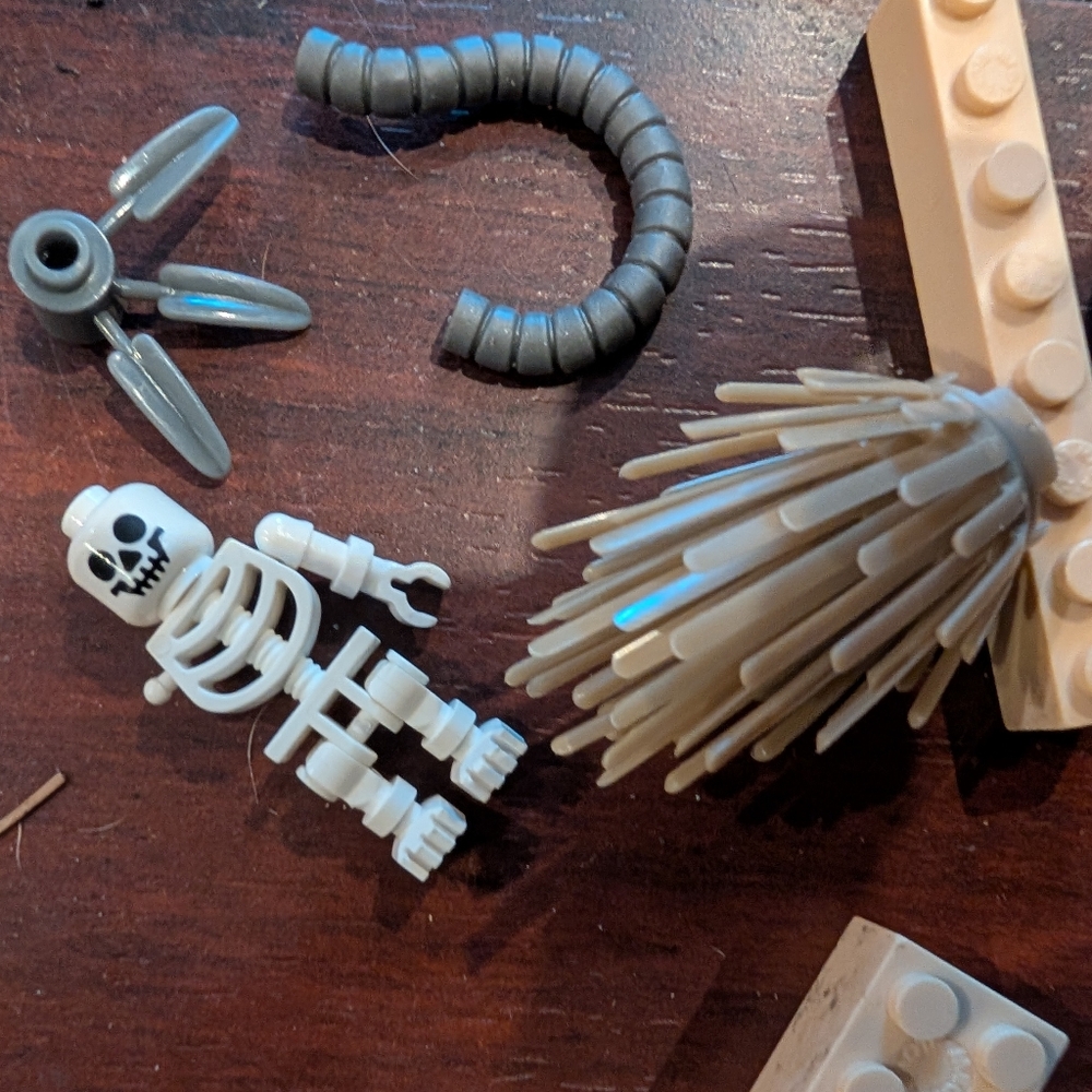 Random Tan Building Block Set with Skeleton Figure - Picture 2 of 5